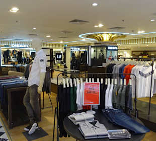 Im Shoppimgcenter unterwegs