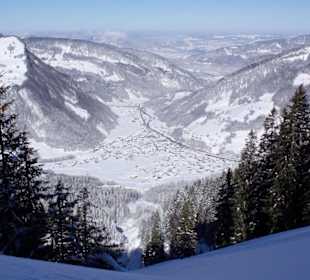 Blick vom Skigebiet Mellau aufs Ortszentrum