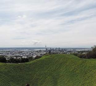 Blick vom Vulkan über Auckland