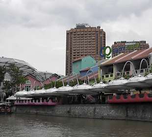 Auf demSingapur-River zum Clake Quay