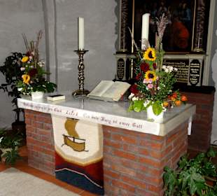 Der Altar der Kirche