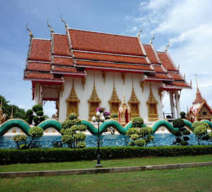 Буддийский храм. Два раза в неделю работает ночной