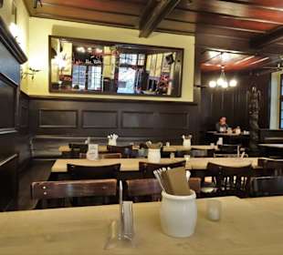 Blick in den Gastraum des Sünner im Walfisch