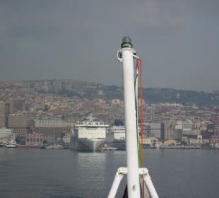 Hafen Neapel Blick von der Fähre
