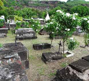 Rundgang über den alten Friedhof am Meer