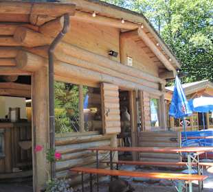 Fischteich (bei Regen Innenraum vorhanden)