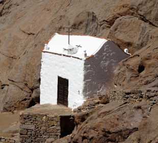 Die kleine Wallfahrtskapelle Ermitage de la Peña