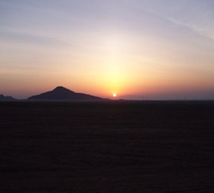Sonnenaufgang über der Wüste