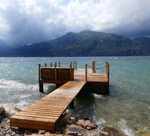 Wanderweg entlang des Lago