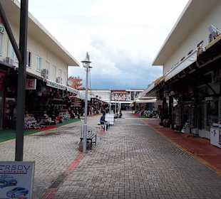 Mittags um 12:00 Uhr noch leer