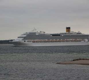 Costa Pacifica bei der Fahrt nach Kiel