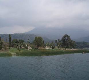 Brzeg jeziora Atitlan
