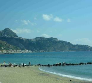 Blick auf Castelmola und Taormina