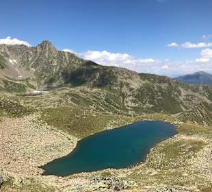 Spinnseenwanderung mit Blick auf den unteren Spinnsee.