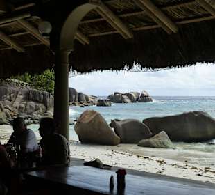 Restaurant am Strand von Mahe