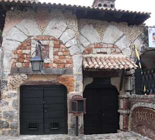 Teilansicht altes Gebäude