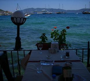 Cafe mit Blick aufs Meer