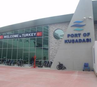 Eingang zum Hafengebäude Kusadasi