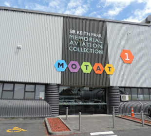 Halle Militär und Zivilflugzeuge