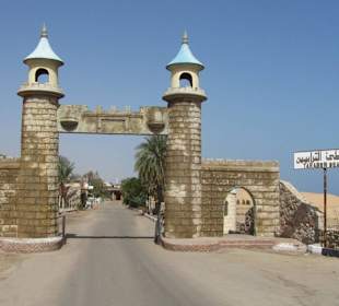 The main gate at Tarabin