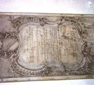 Alte Grabplatten