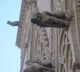 Figuren am Hauptportal