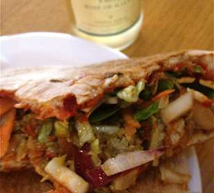 Veggie-Ftira im Café deutsch-maltesischer Zirkel