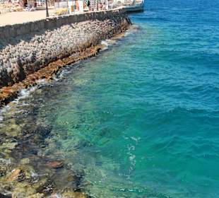 Wasser direkt am Hotelstrand