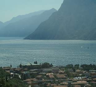 Blick bei Riva del Garda zum Gardasee