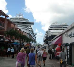 Einkaufsstrasse beim Terminal
