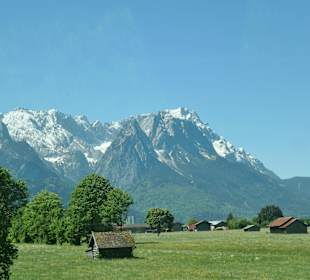 Blick zum Zugspitzmassiv