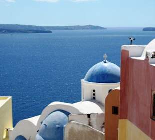 Typische blaue Kuppelkirchen