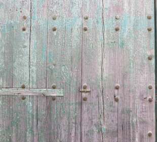 Schöne Patina einer Altstadttür