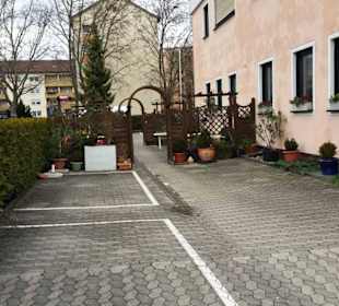 Parkmöglichkeit seitlich