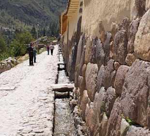 Intakte Wasserkanäle in Ollanta