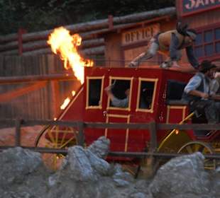 Viel Spektakel mit Schall und Rauch