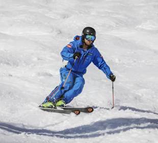 CSA Skilehrer auf der Buckelpiste