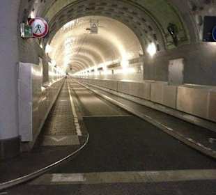 Eine Röhre im alten Elbtunnel