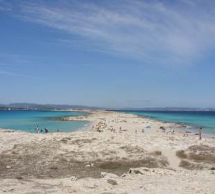 Schöner Strand am Ende der Insel