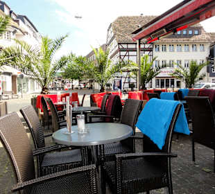Terrassenplätze der Brasserie Aroma