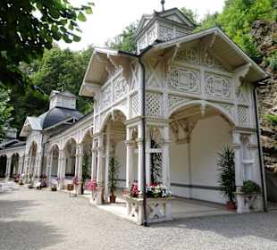 An den Kolonnaden im Kurpark Bad Berneck