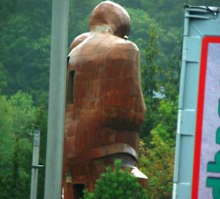 Die Plastik mit Wasserfall