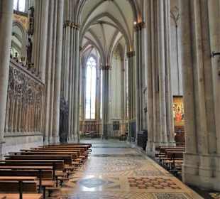 Im Chorumgang des Domes