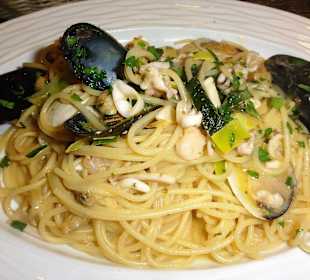 Pasta mit Meeresfrüchten im Restaurant Gargano