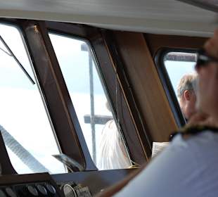 Der Kapitän im Steuerraum