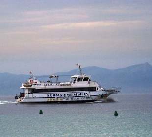 Wassertaxi oder Ausflugsboot