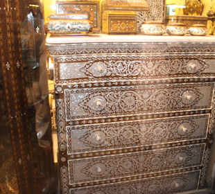 Sehr schöne orientalische Möbel