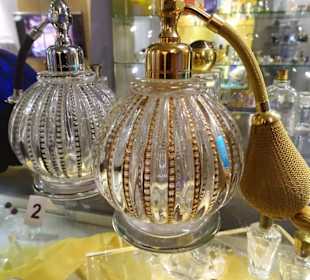 Rundgang durch das Europäische Flakonglasmuseum