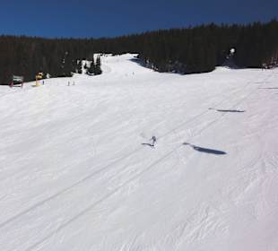 Pisten und Lifte im Skigebiet von Leogang