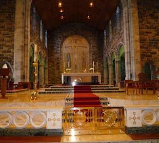 Altarraum der Kirche
